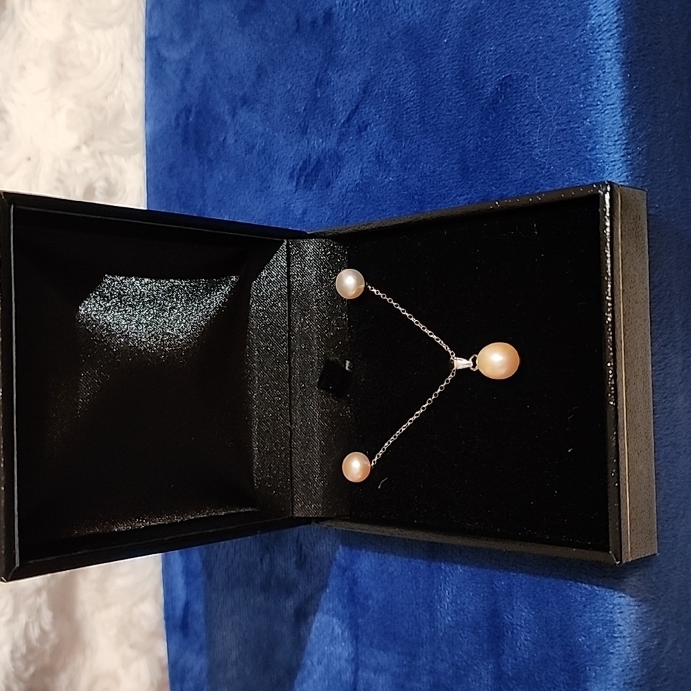 Fresh Water Pearl Necklace and Stud Earrings